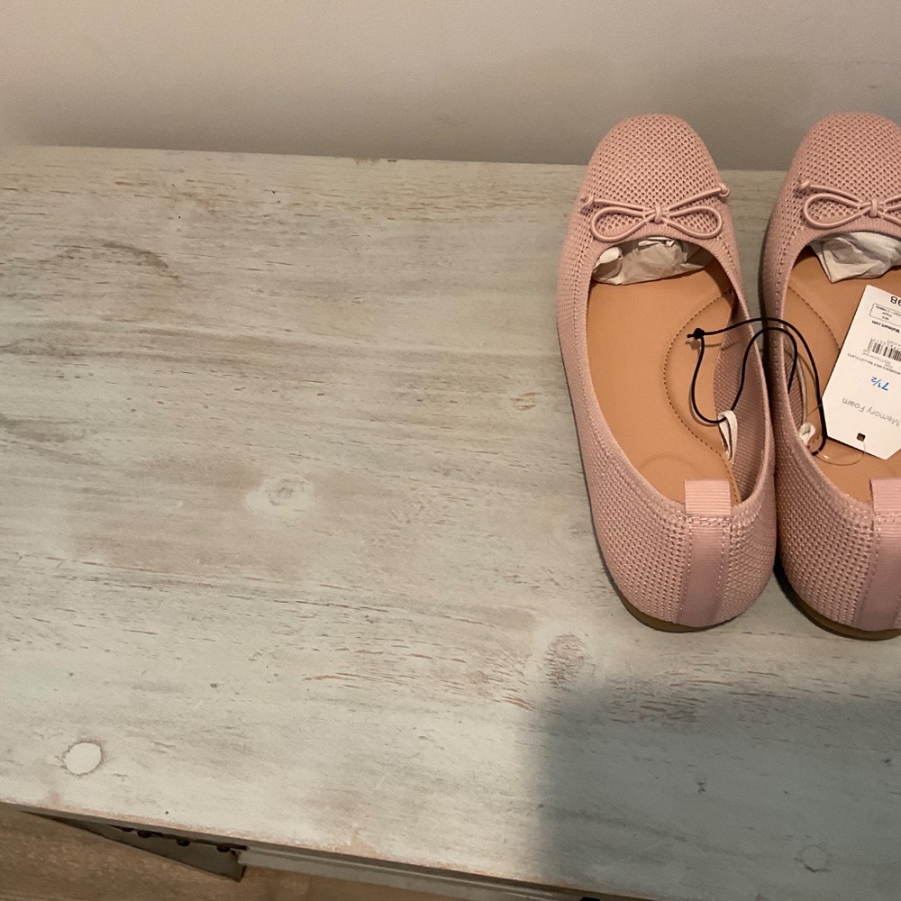 Women's flats pink in color - Picture 3 of 5